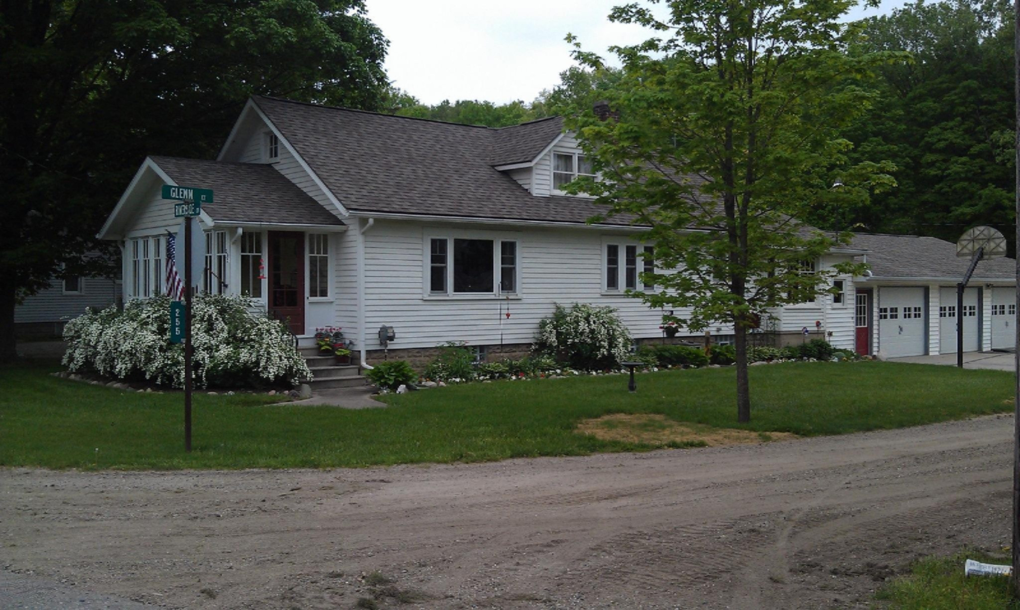 255 West Riverside Drive Ionia, MI 48846 - Photo 1 of 29 255 r