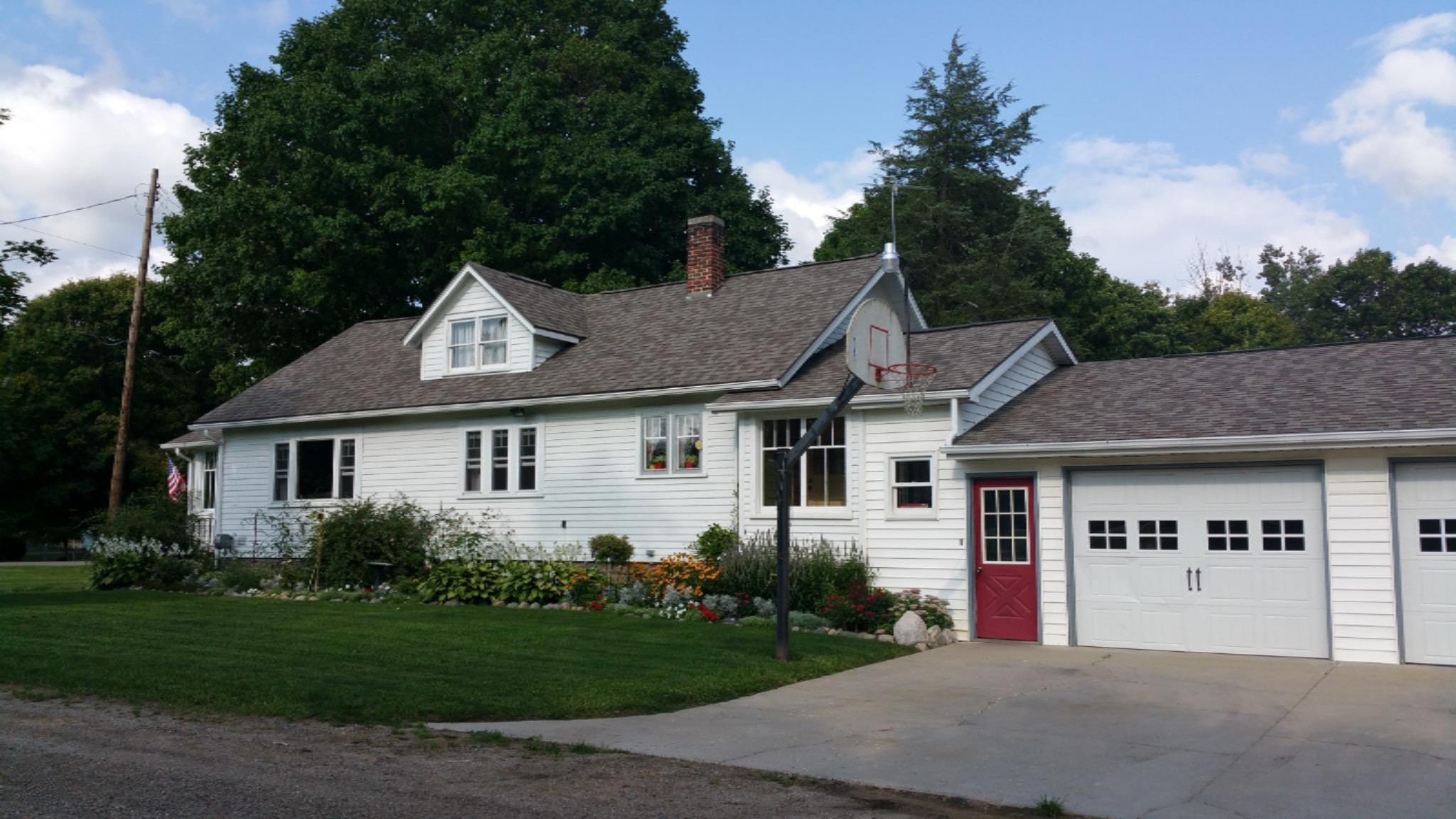 255 West Riverside Drive Ionia, MI 48846 - Photo 2 of 29 255 riverside