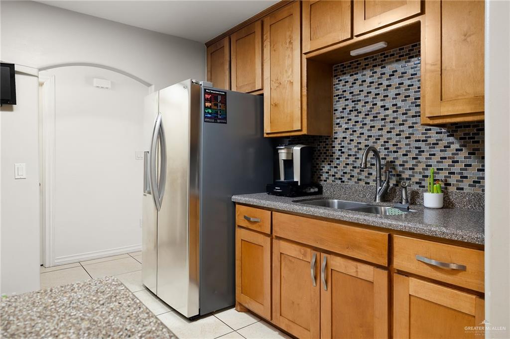 3609 Paseo Del Rey Edinburg, TX 78542 - Photo 9 of 20 a kitchen with stainless steel appliances granite countertop a refrigerator and a sink