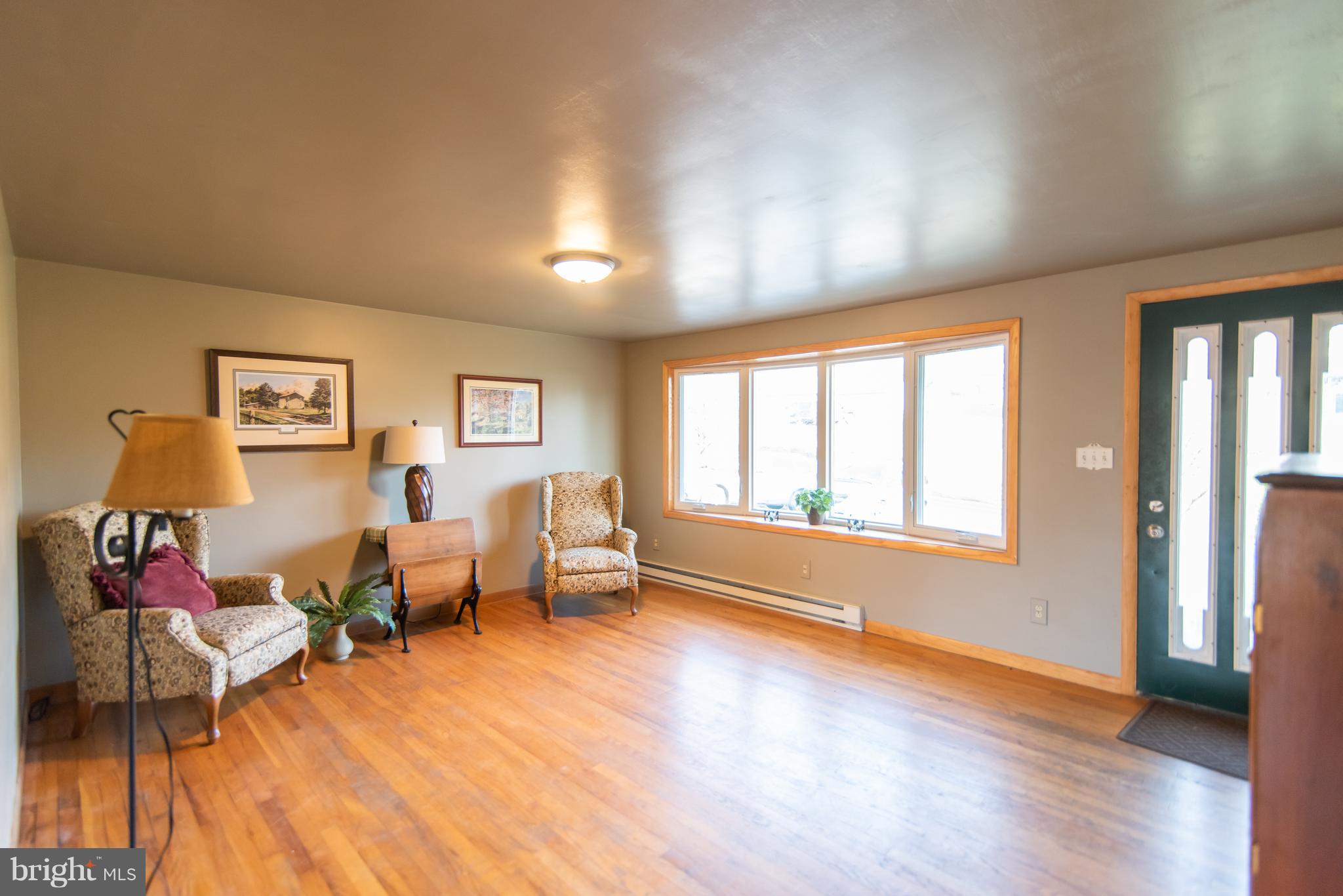 5448 Strasburg Road Gap, PA 17527 - Photo 5 of 41 Living room
