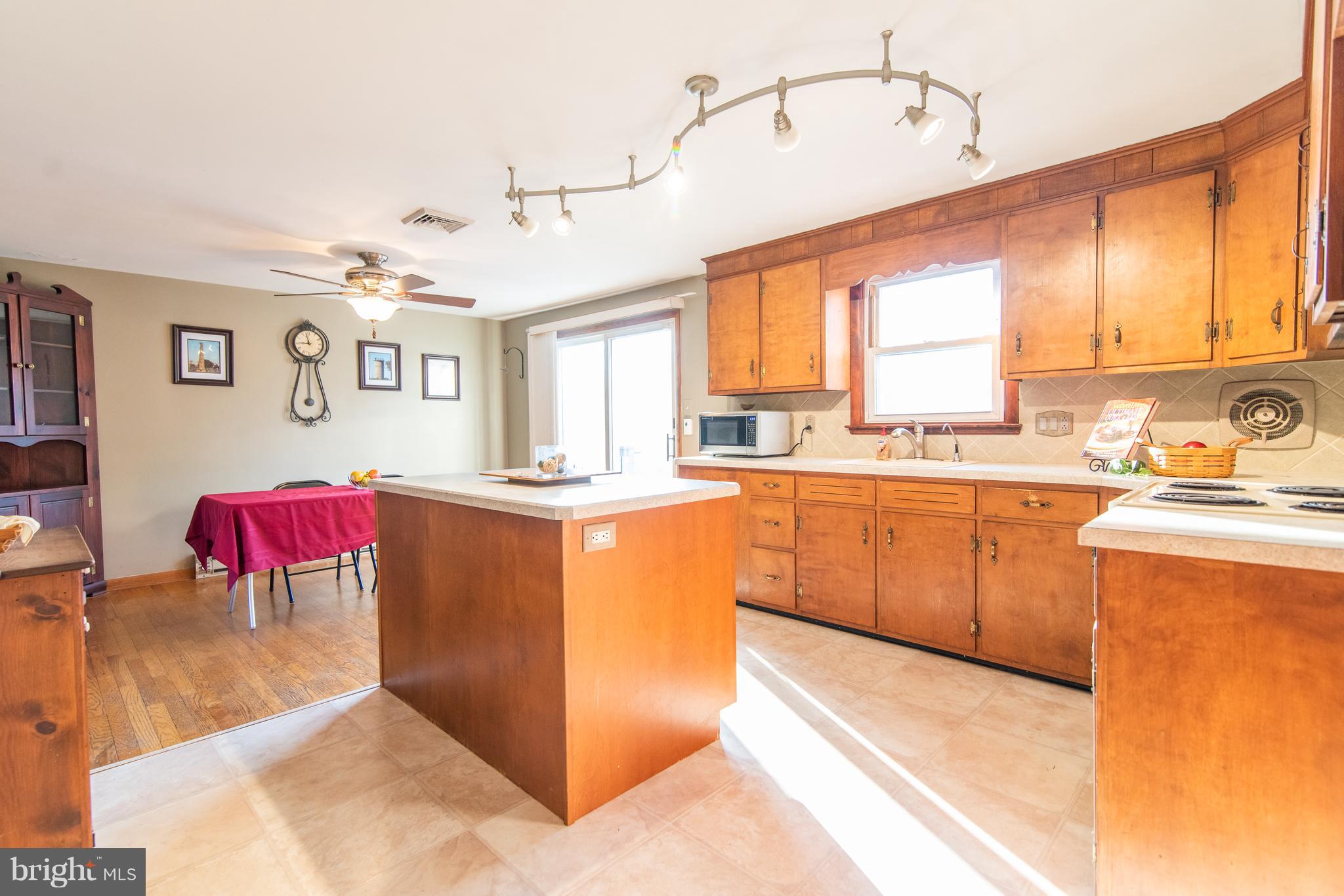 5448 Strasburg Road Gap, PA 17527 - Photo 8 of 41 Kitchen/Dining combo