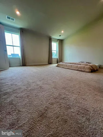 a view of empty room with window