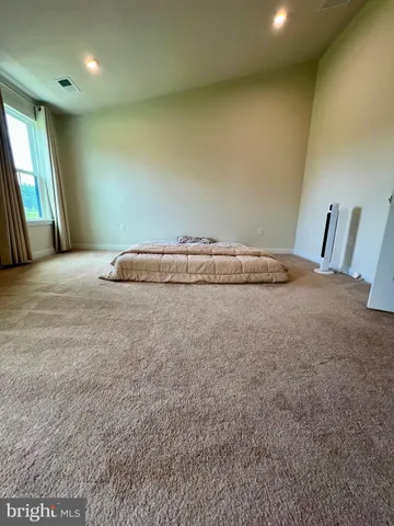 a view of empty room with window