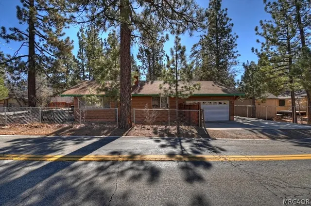 $339,900 | 510 Sunset Lane, Sugarloaf, CA 92386