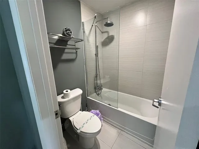 a en suite bathroom with a sink and a mirror