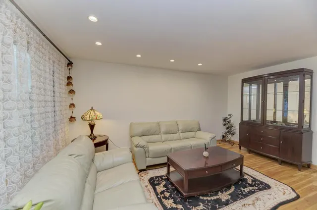 $352,900 | 7964 South Tripp Avenue, Chicago, IL 60652