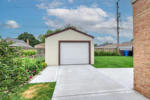 $352,900 | 7964 South Tripp Avenue, Chicago, IL 60652