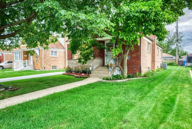 $352,900 | 7964 South Tripp Avenue, Chicago, IL 60652