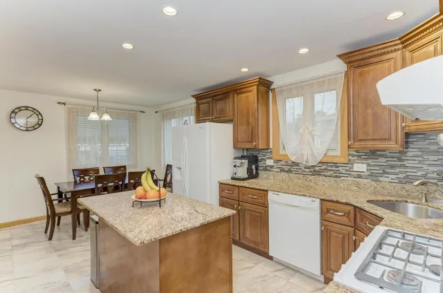 $352,900 | 7964 South Tripp Avenue, Chicago, IL 60652