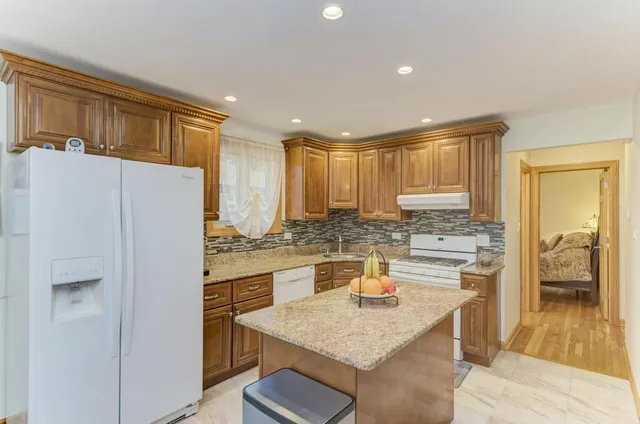 $352,900 | 7964 South Tripp Avenue, Chicago, IL 60652