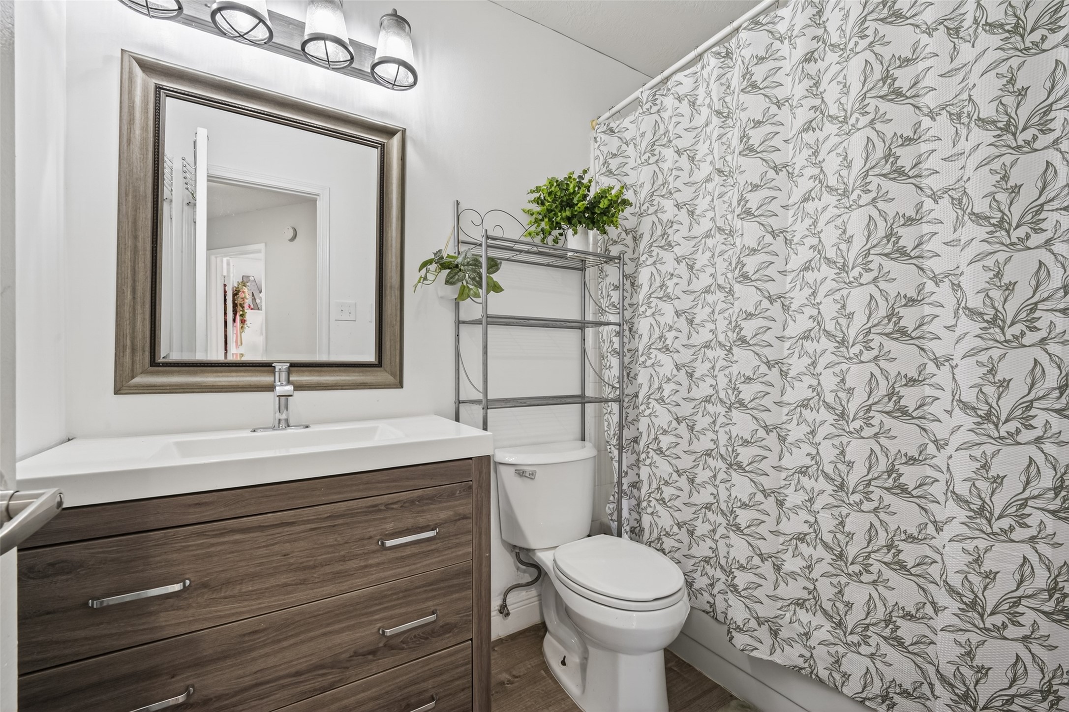 3642 Postwood Drive Spring, TX 77388 - Photo 25 of 31 Secondary bathroom