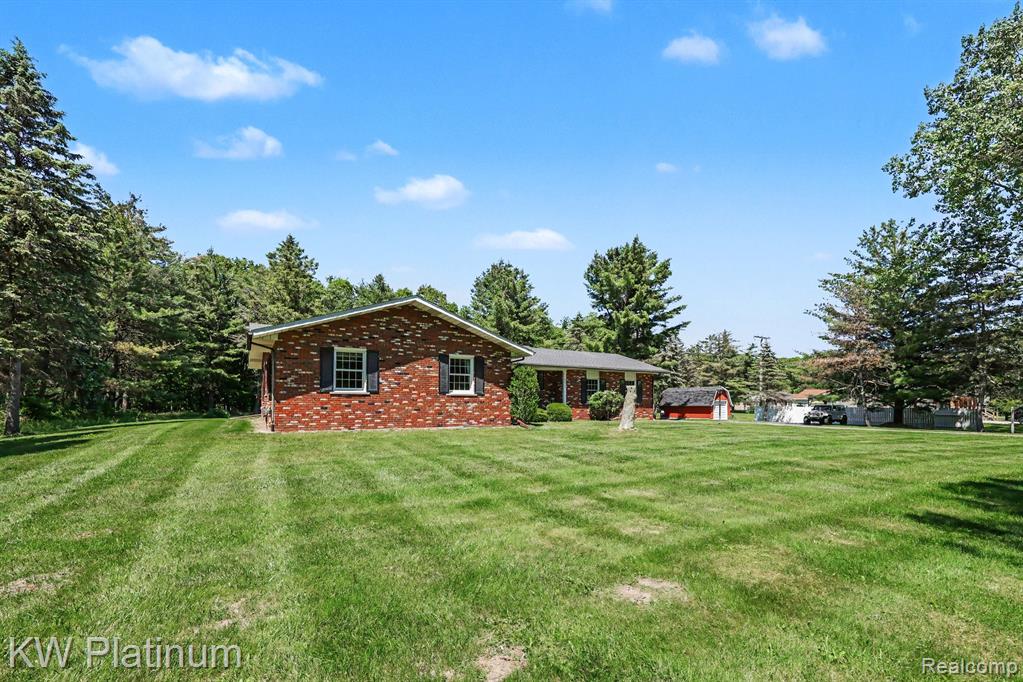 9474 Bartel Road Columbus, MI 48063 - Photo 25 of 31