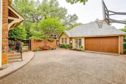 $2,225,000 | 2424 Medford Court West, Fort Worth, TX 76109