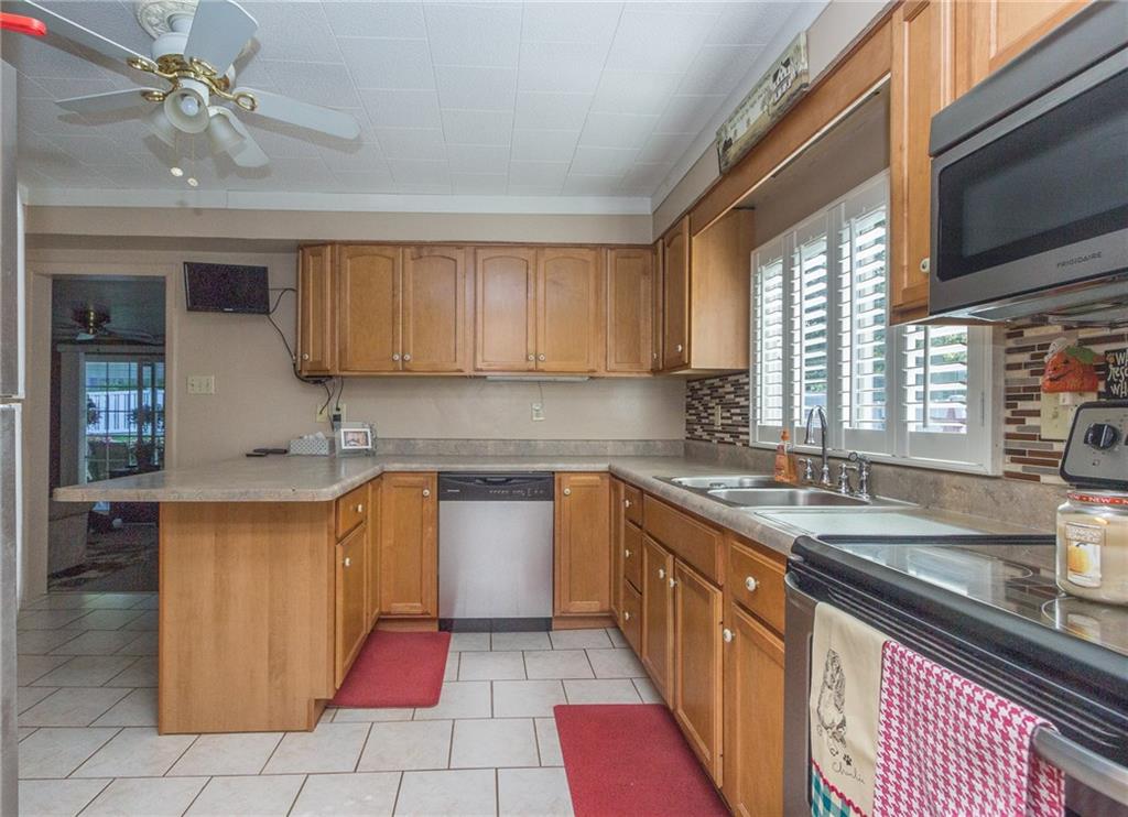 681 Goettman Drive Rochester, PA 15074 - Photo 16 of 24 BEAUTIFUL KITCHEN HAS BEEN UPDATED WITH STAINLESS APPLIANCES AND PLANTATION SHUTTERS