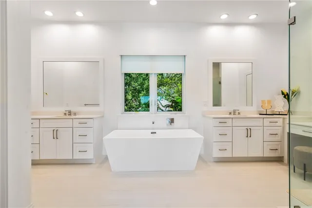 $1,495,000 | 30 Strand Drive, Vero Beach, FL 32963