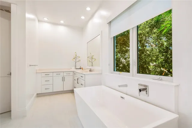 $1,495,000 | 30 Strand Drive, Vero Beach, FL 32963