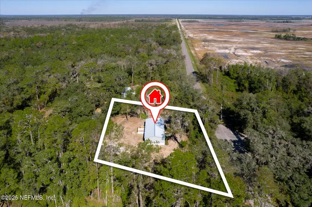 a view of a tennis court