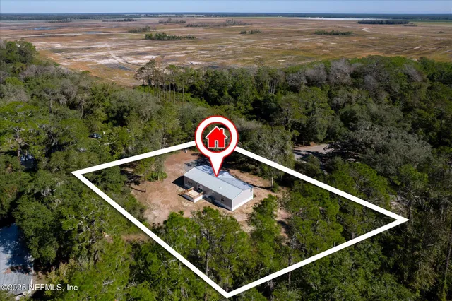 a view of a tennis court