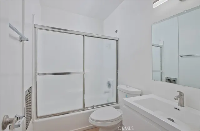 $2,995 | 5415 Newcastle Avenue, Unit 18, Encino, CA 91316