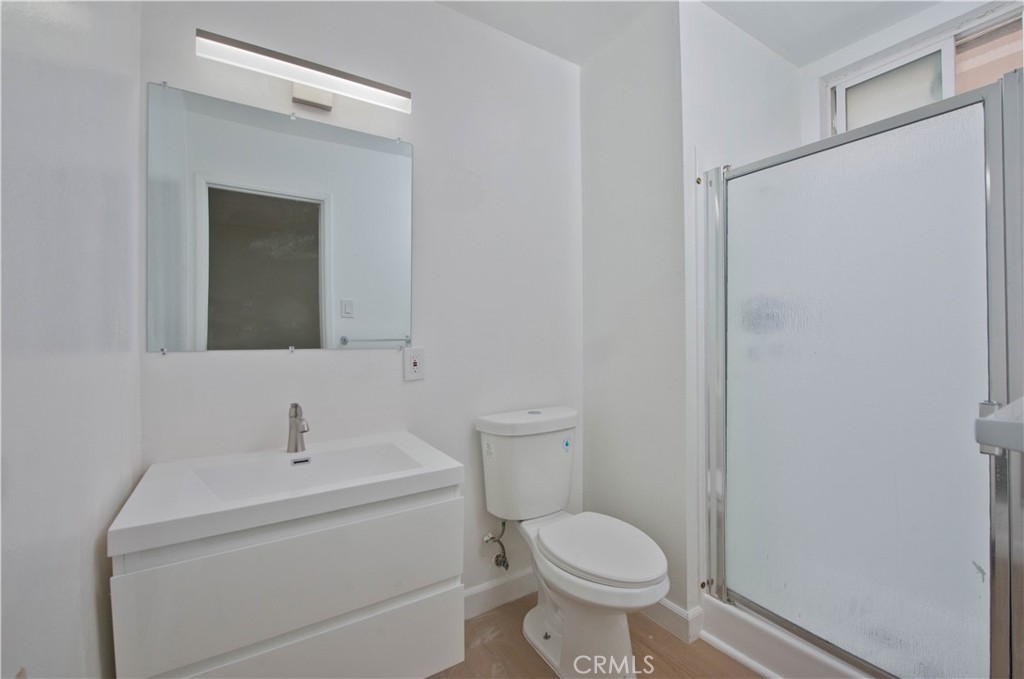 5415 Newcastle Avenue, Unit 18 Encino, CA 91316 - Photo 14 of 25 a bathroom with a toilet sink and mirror