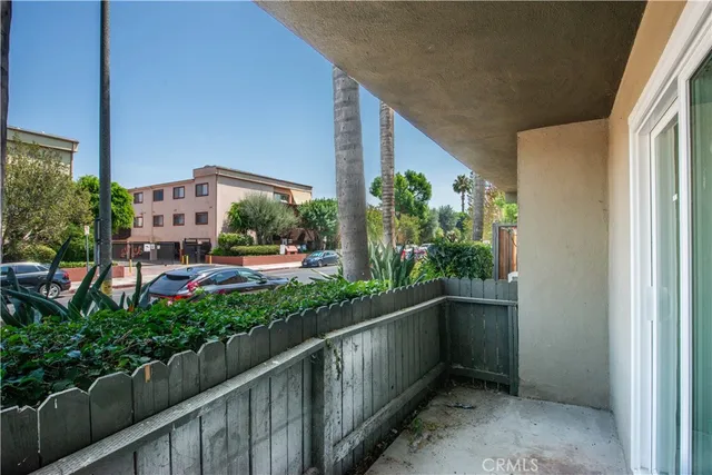 $2,995 | 5415 Newcastle Avenue, Unit 18, Encino, CA 91316