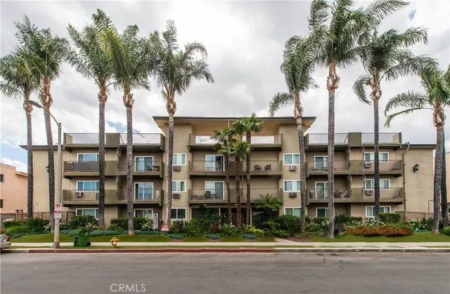 $2,995 | 5415 Newcastle Avenue, Unit 18, Encino, CA 91316