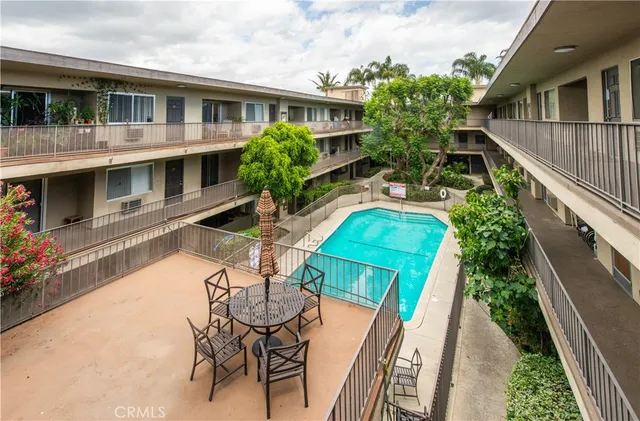$2,995 | 5415 Newcastle Avenue, Unit 18, Encino, CA 91316