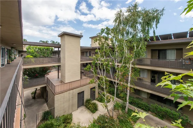 $2,995 | 5415 Newcastle Avenue, Unit 18, Encino, CA 91316