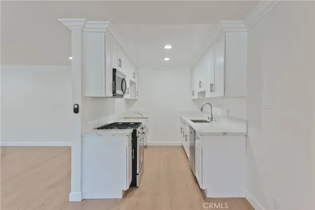 $2,995 | 5415 Newcastle Avenue, Unit 18, Encino, CA 91316