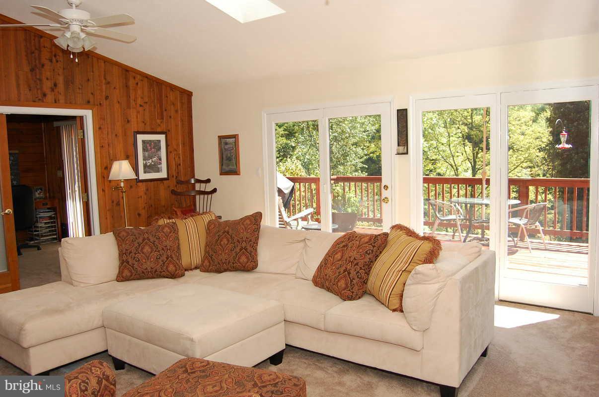 6947 Meadowlake Road New Market, MD 21774 - Photo 11 of 28 Living Room