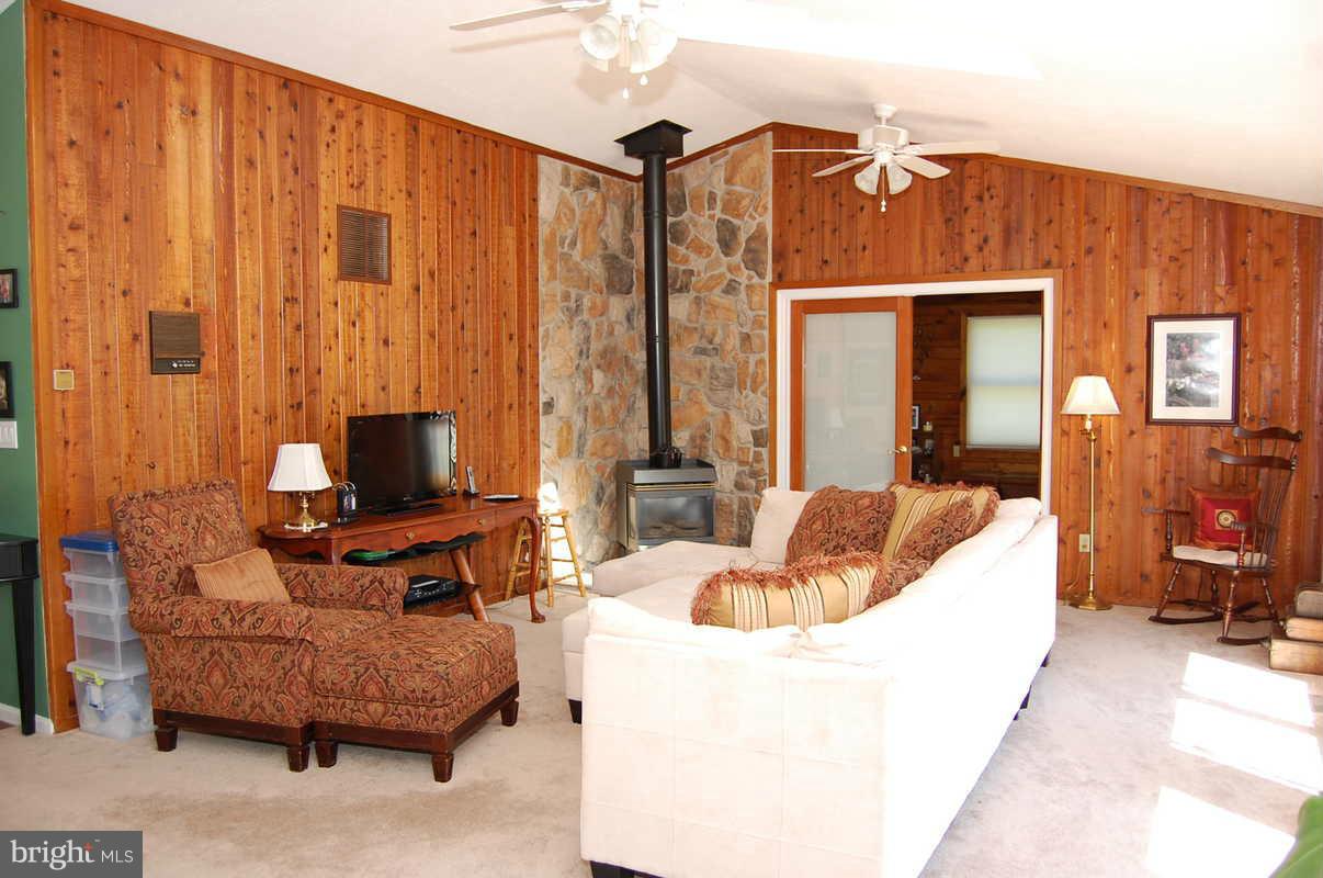 6947 Meadowlake Road New Market, MD 21774 - Photo 10 of 28 Living Room