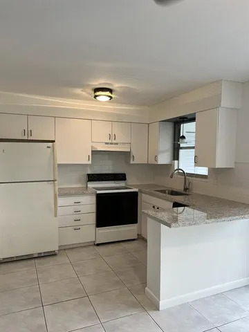 $1,900 | 1100 Southeast 4th Avenue, Unit 26, Deerfield Beach, FL 33441