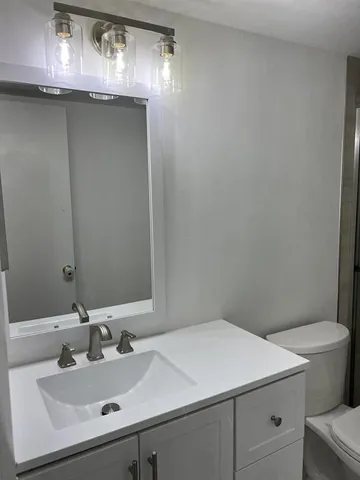 $1,900 | 1100 Southeast 4th Avenue, Unit 26, Deerfield Beach, FL 33441