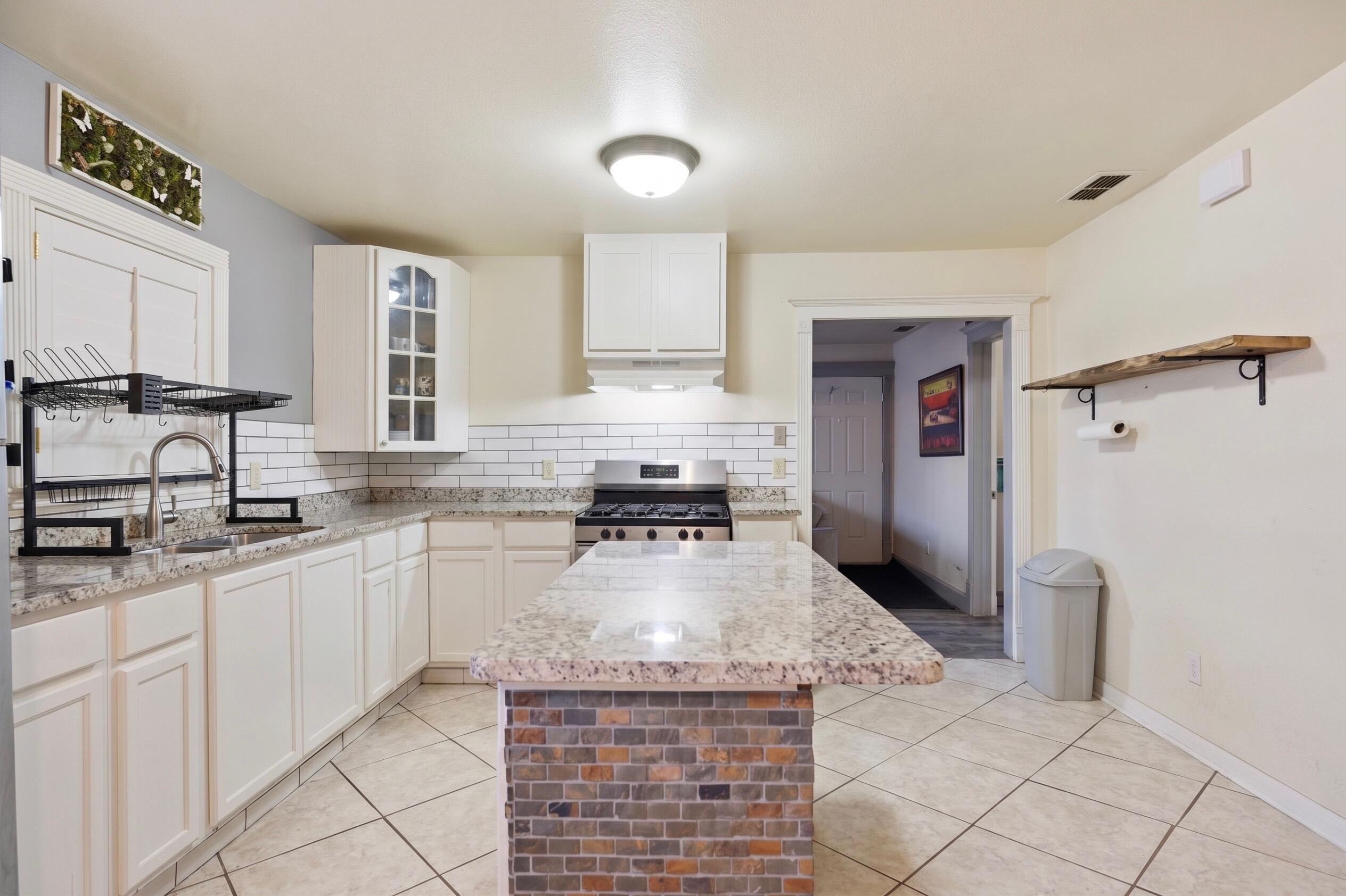 2611 Colgate Street Lubbock, TX 79415 - Photo 3 of 11 2611 Colgate Kitchen