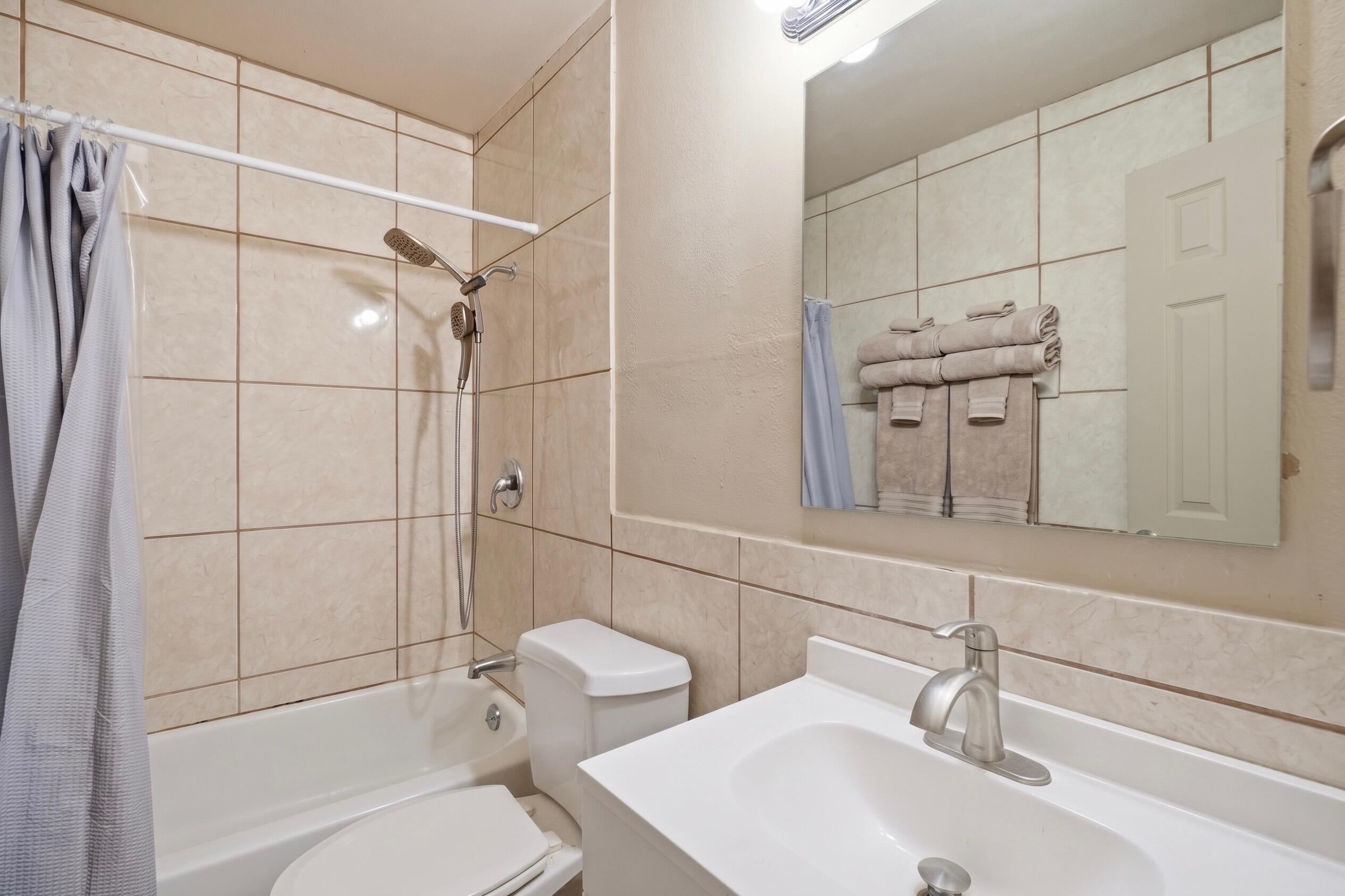 2611 Colgate Street Lubbock, TX 79415 - Photo 7 of 11 2611 Colgate Bath 2