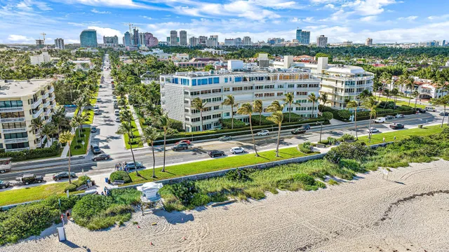 $2,495,000 | 300 South Ocean Boulevard, Unit 2E, Palm Beach, FL 33480