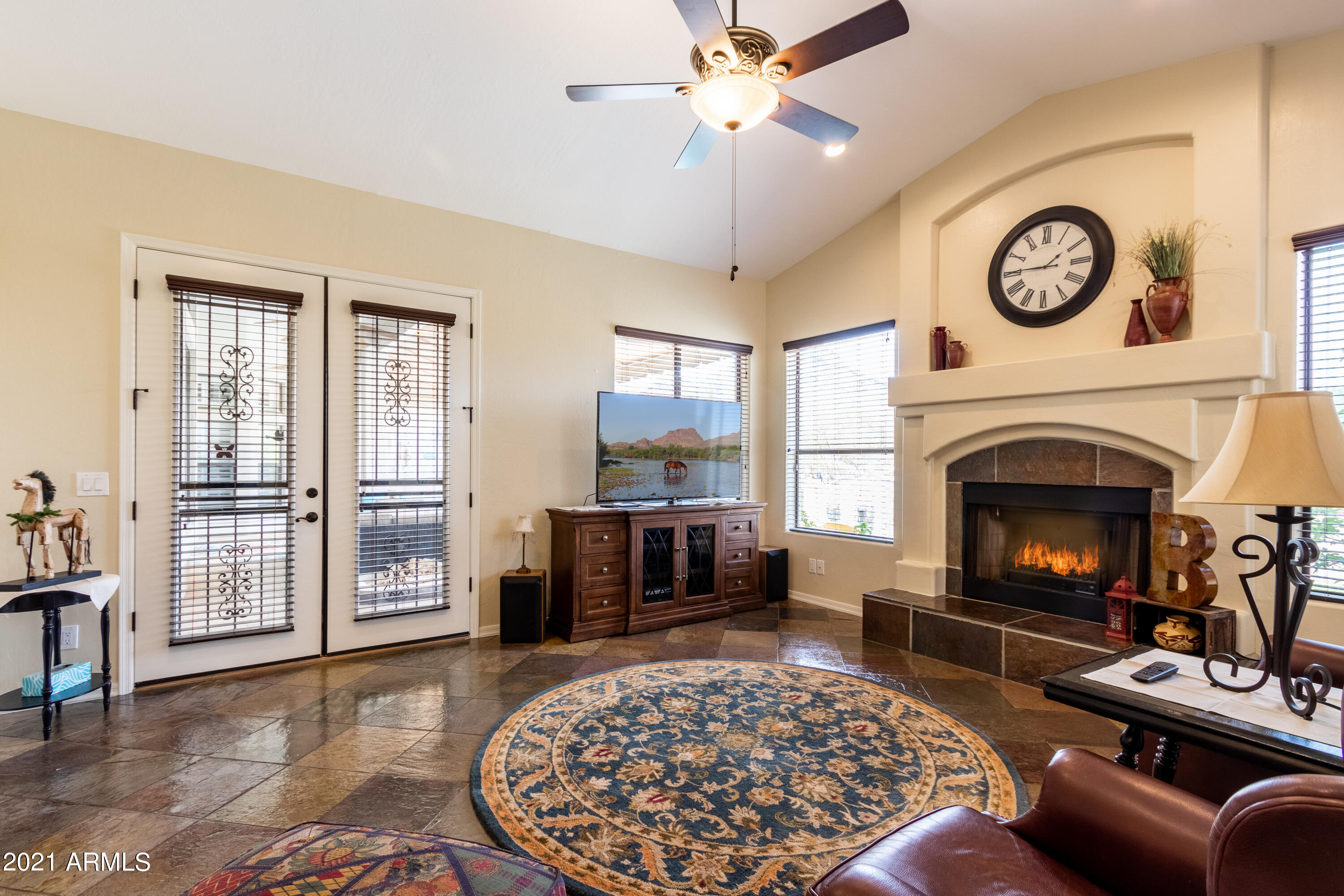 1618 East Hearn Road Phoenix, AZ 85022 - Photo 9 of 48 18