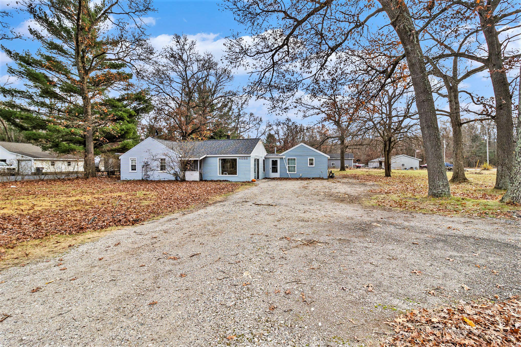 4555 Hall Road Muskegon, MI 49442 - Photo 29 of 38 Front Yard / Drivway