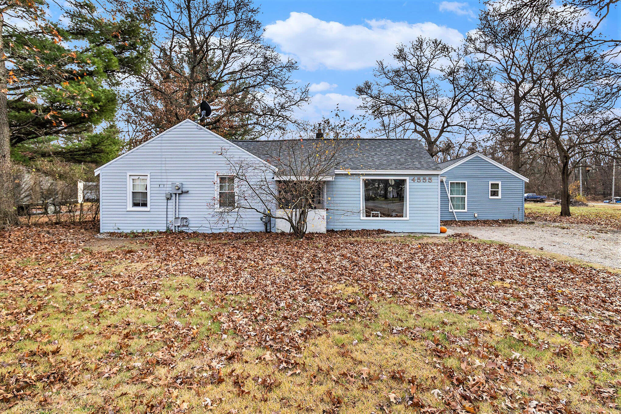 4555 Hall Road Muskegon, MI 49442 - Photo 3 of 38 Front Yard