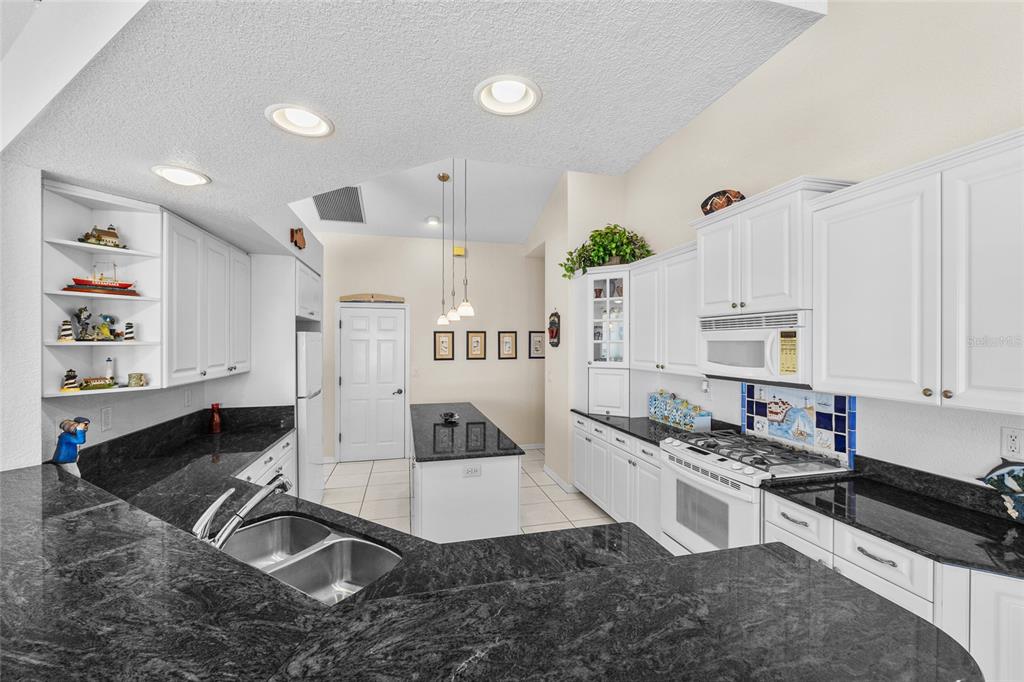 4468 Harbor Boulevard Port Charlotte, FL 33952 - Photo 14 of 38