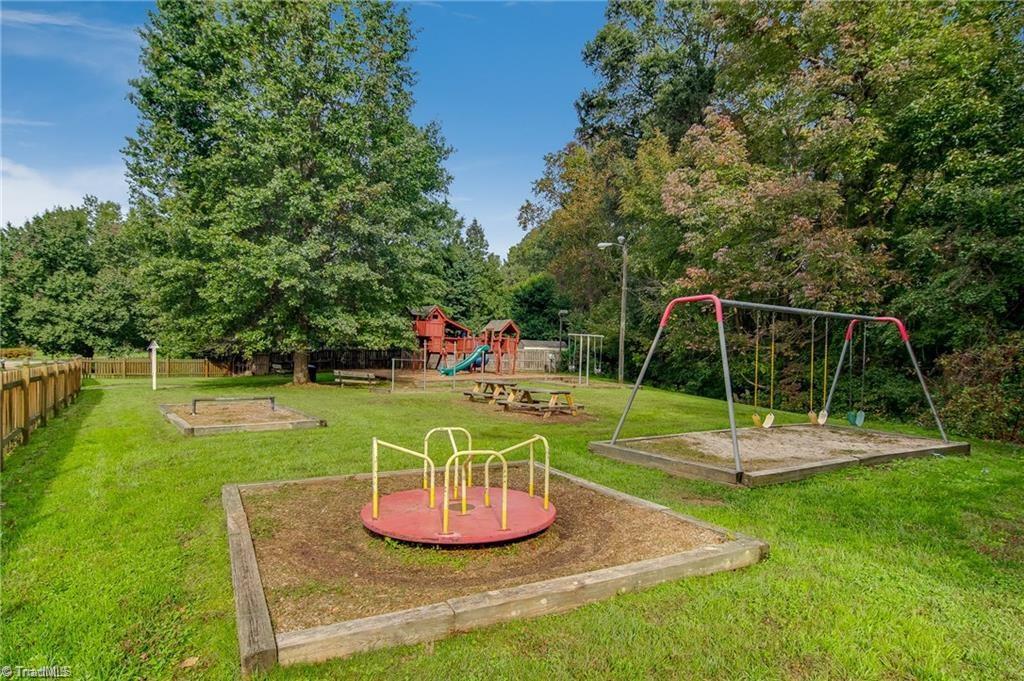 2704 Castle Croft Road Greensboro, NC 27407 - Photo 5 of 25 Gallery Image 5