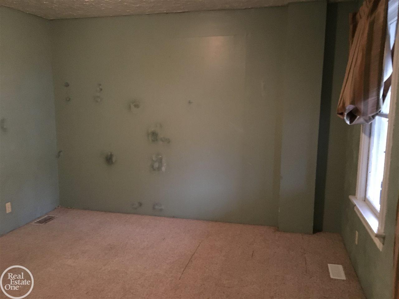 819 Minnie Street Port Huron, MI 48060 - Photo 9 of 21