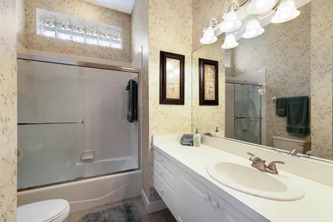 $550,000 | 8715 52nd Avenue East, Bradenton, FL 34211