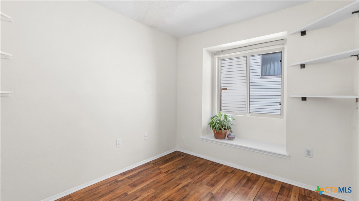 9739 Wagon Train Converse, TX 78109 - Photo 17 of 29 a view of an empty room with potted plant