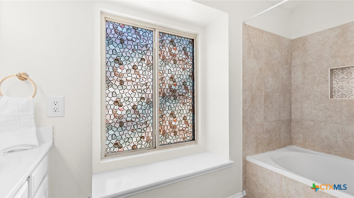 9739 Wagon Train Converse, TX 78109 - Photo 23 of 29 a bathroom with a bathtub and shower