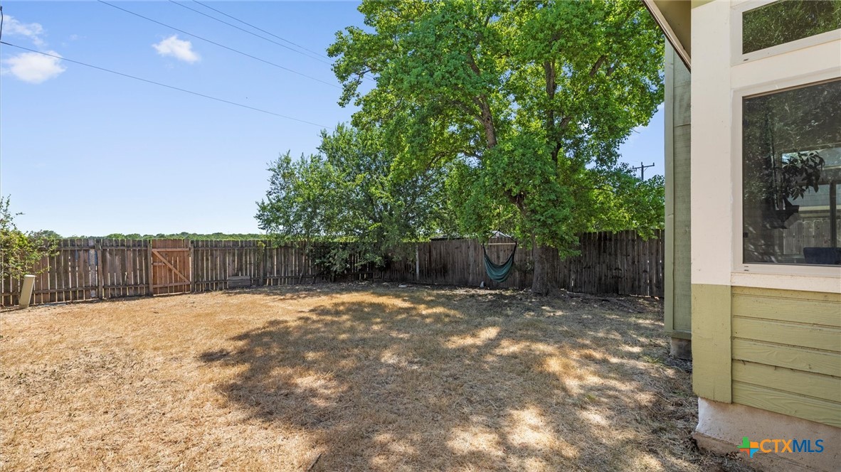 9739 Wagon Train Converse, TX 78109 - Photo 27 of 29 a backyard of a house with lots of green space