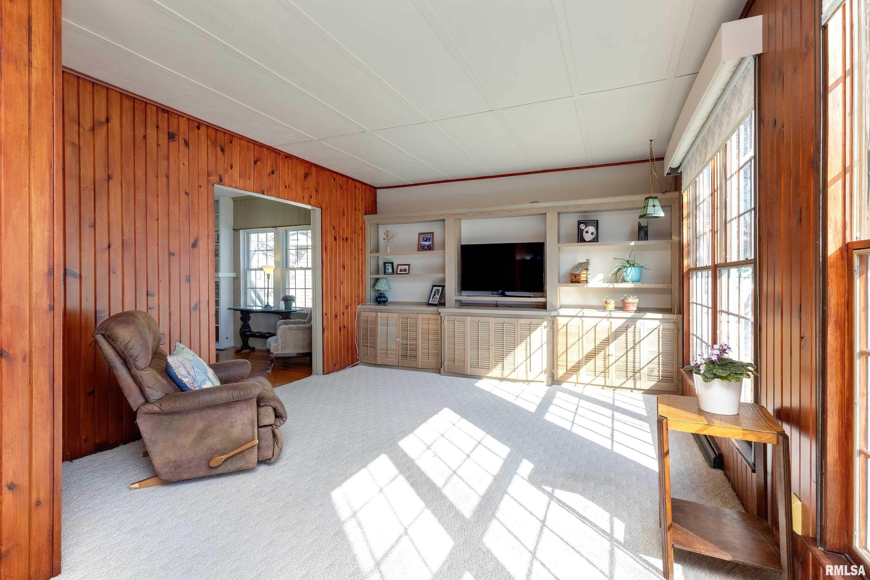 2721 Middle Road Davenport, IA 52803 - Photo 13 of 36 Gallery Image 13