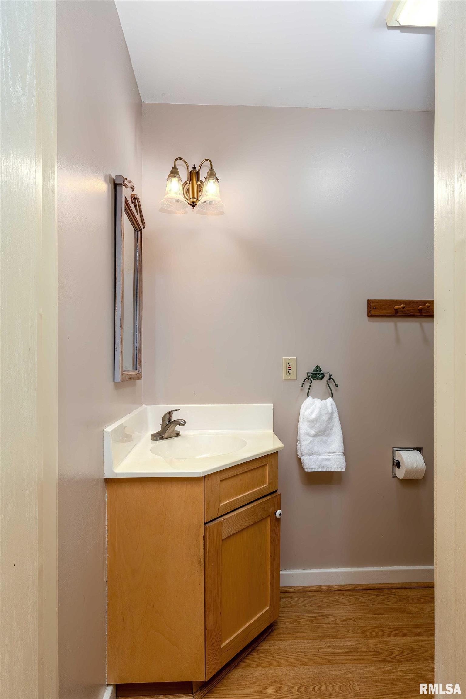 2721 Middle Road Davenport, IA 52803 - Photo 19 of 36 Gallery Image 19