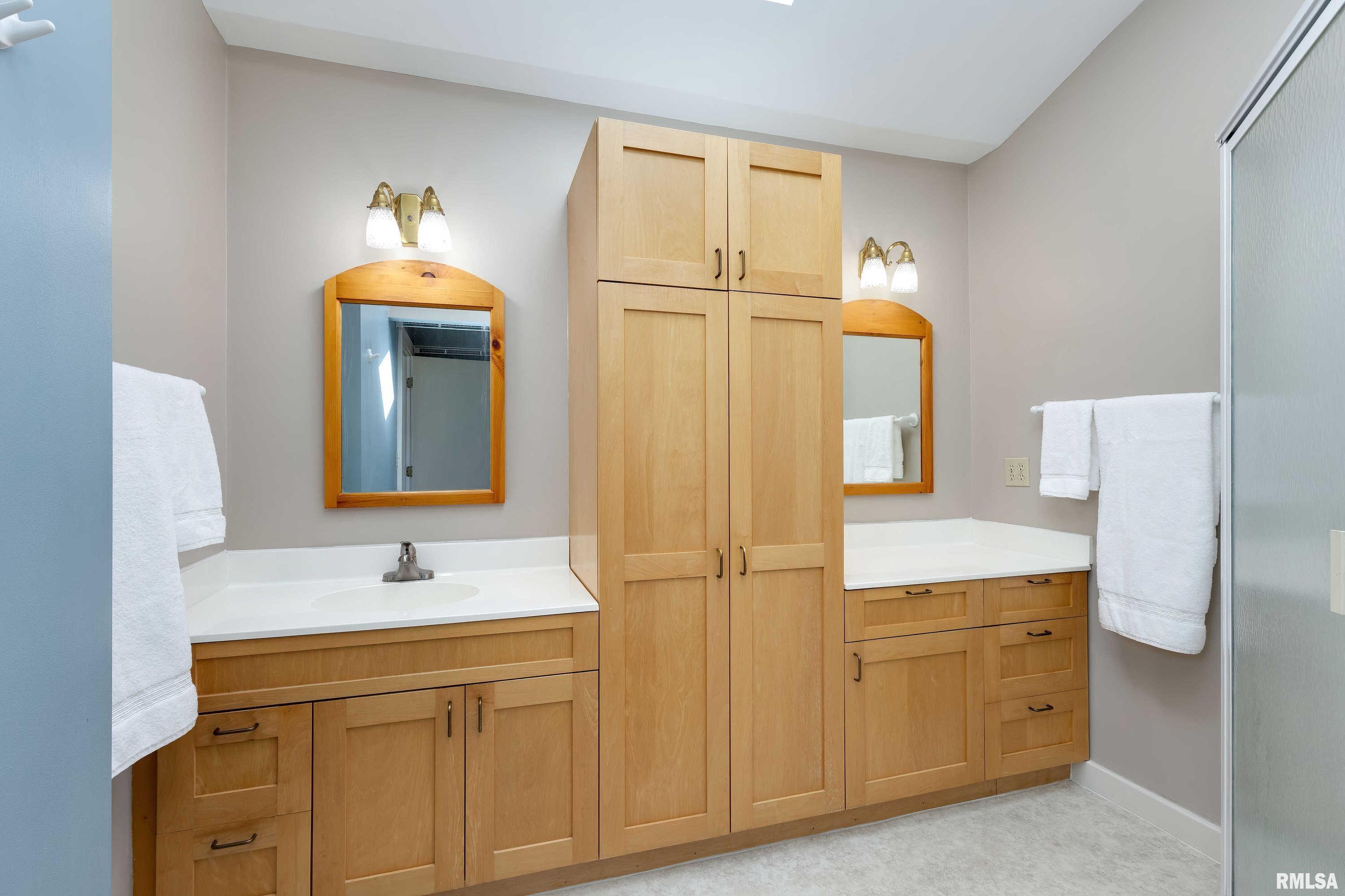 2721 Middle Road Davenport, IA 52803 - Photo 24 of 36 Gallery Image 24