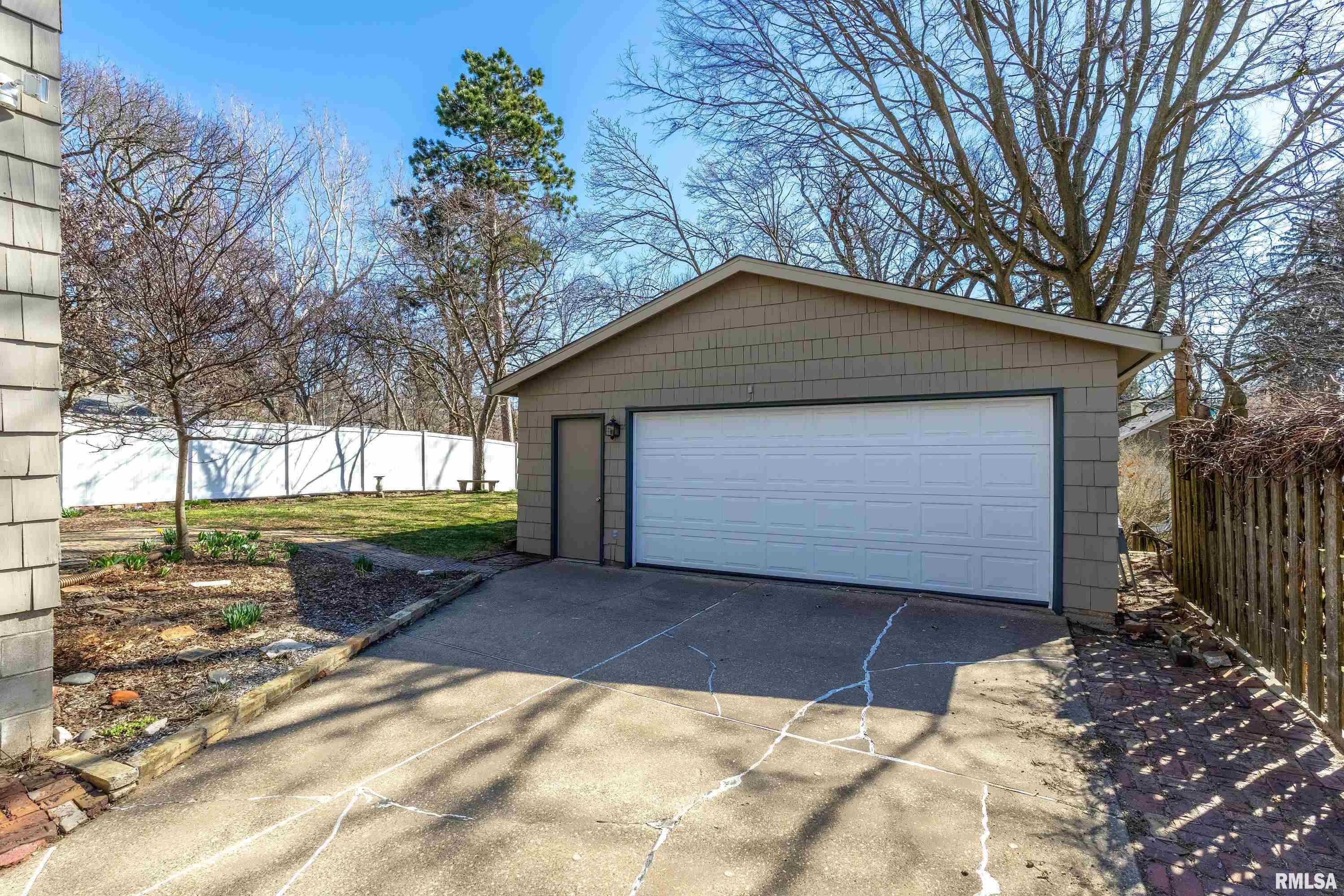 2721 Middle Road Davenport, IA 52803 - Photo 33 of 36 Gallery Image 33